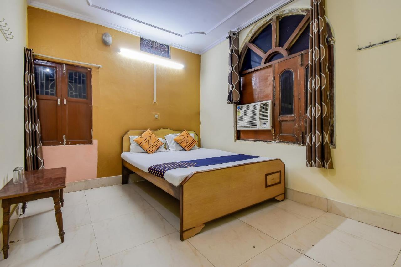 Spot On 61742 Kashika Hotel 3*
