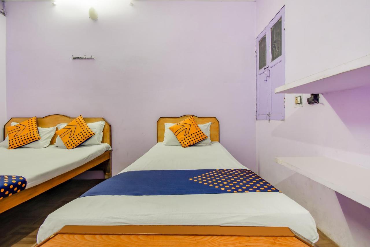 Spot On 61742 Kashika Hotel 3*